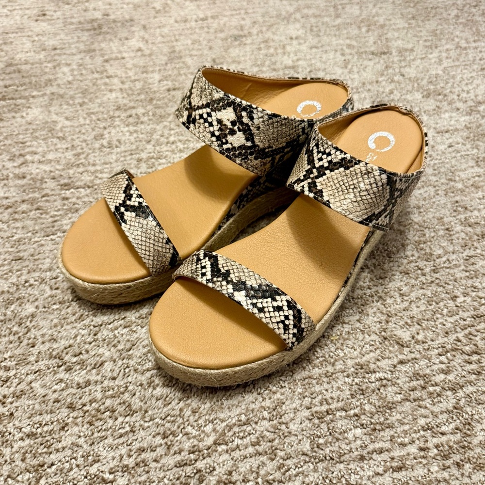 NWOT Snakeskin Wedge Sandals